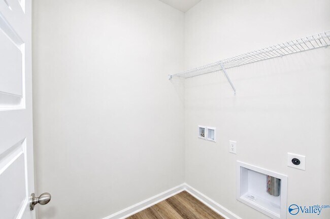 Building Photo - 118 Betty Williams Dr