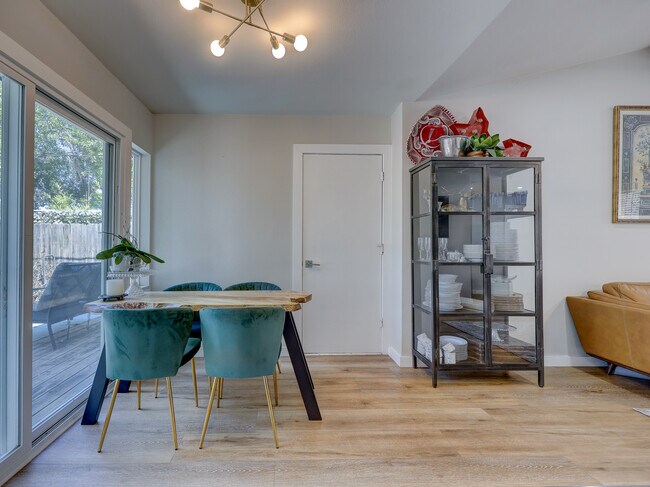 Building Photo - 12032 Shropshire Blvd