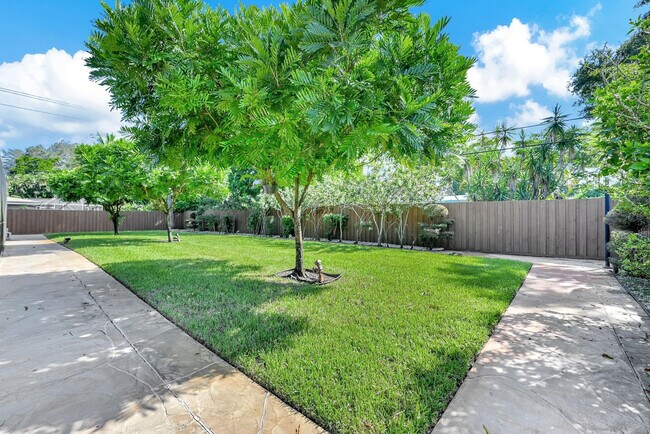 Building Photo - 836 Orchid Dr