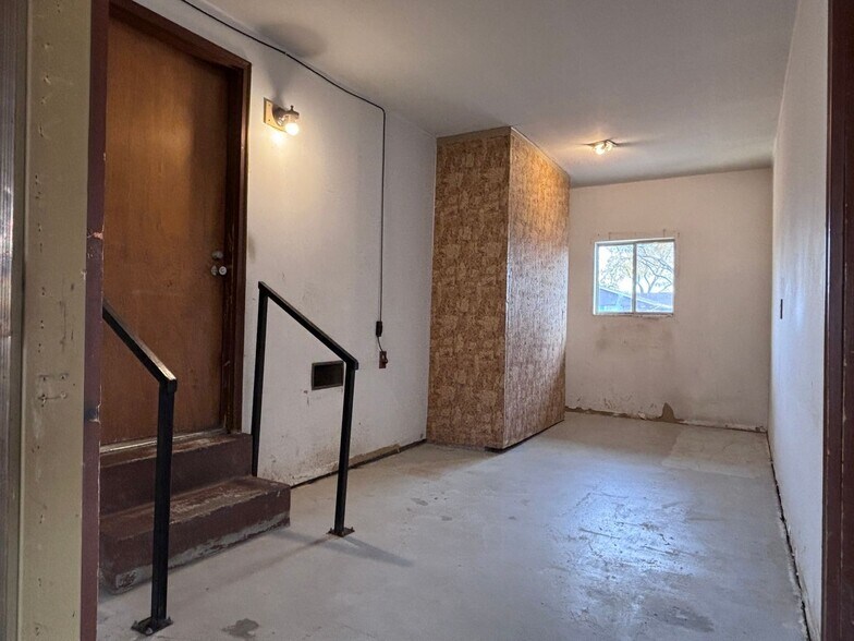 Building Photo - 11065 Pinyon Dr