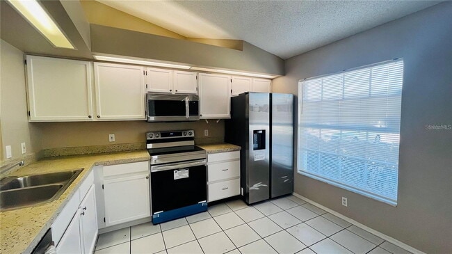 Building Photo - 14772 Laguna Beach Cir