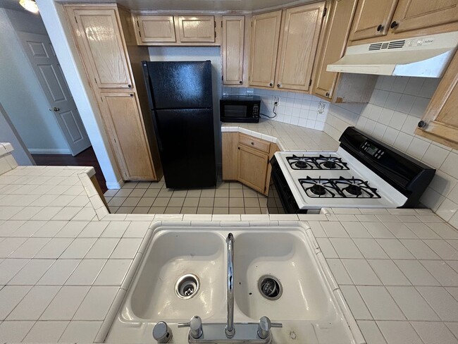 Building Photo - Charming condo in desirable West Las Vegas location