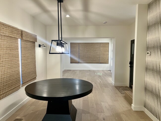 Building Photo - 753 Oak St