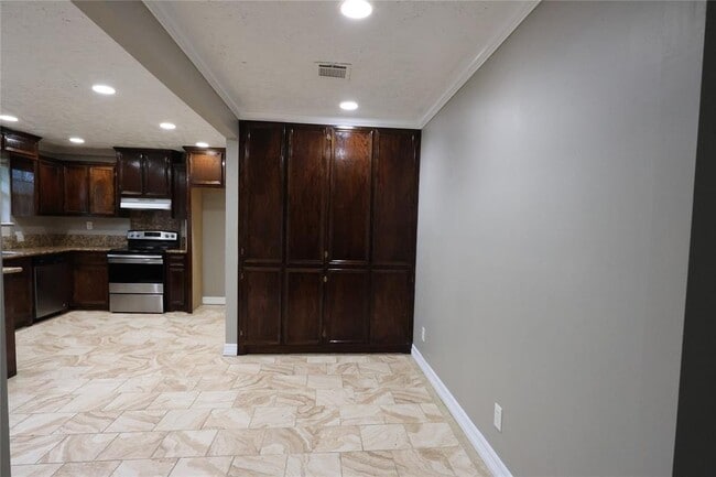 Building Photo - 13819 Clark Towne Rd