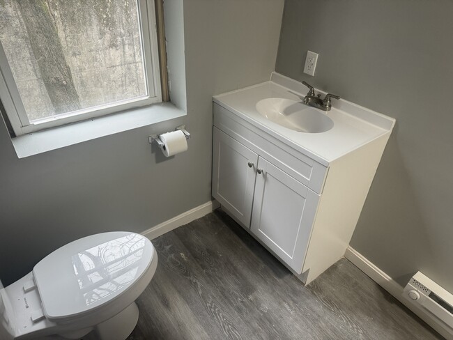 Building Photo - 506 4th St