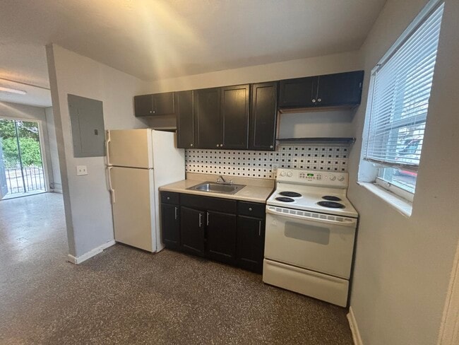 Building Photo - 812 10th St