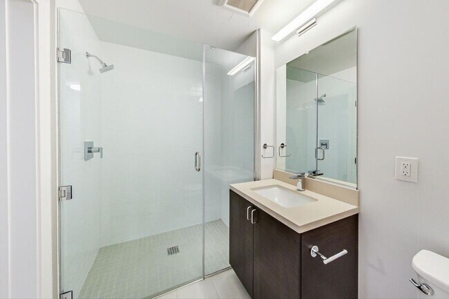 Building Photo - 4435 Piedmont Ave