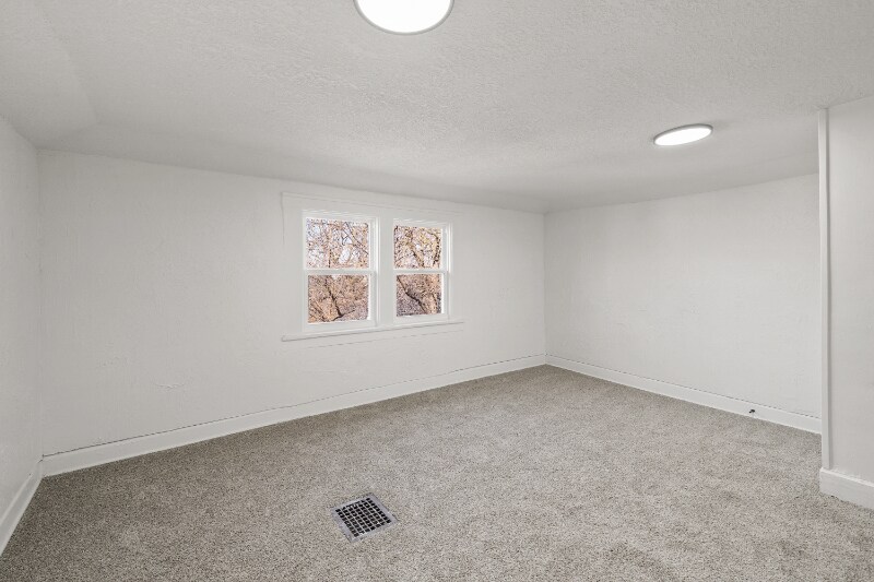 Building Photo - 5332 Highland Ave