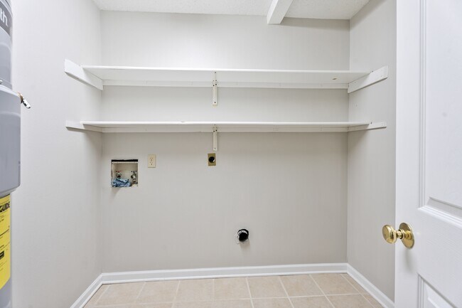 Building Photo - 200 Brookhaven Ct