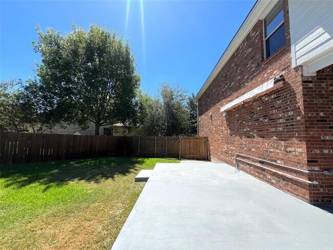 Building Photo - 3004 Edgecreek Pl
