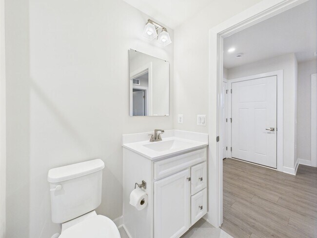 Building Photo - Functional Floorplan, Modern Comfort – Wel...