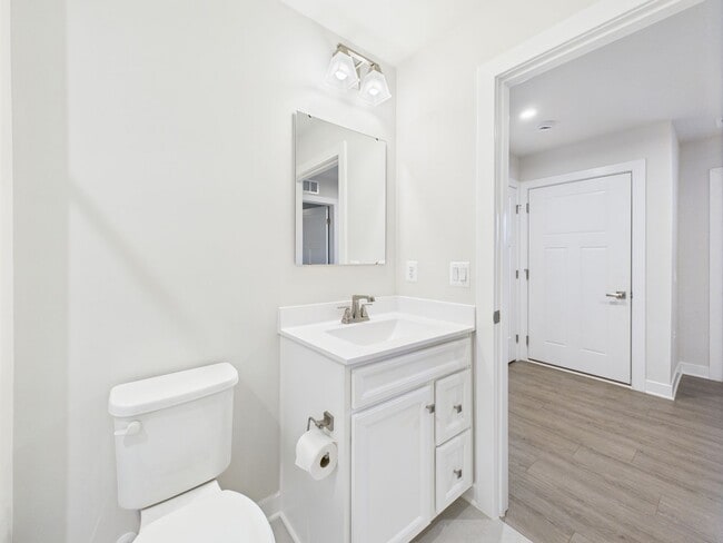 Building Photo - Functional Floorplan, Modern Comfort – Wel...