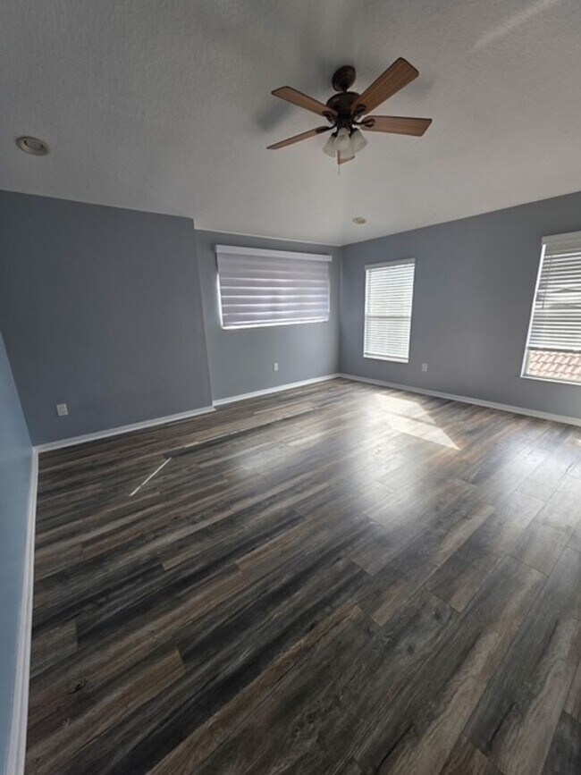 Building Photo - Beautiful and Spacious