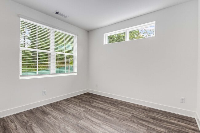 Building Photo - 1815 Gotham Ln NE