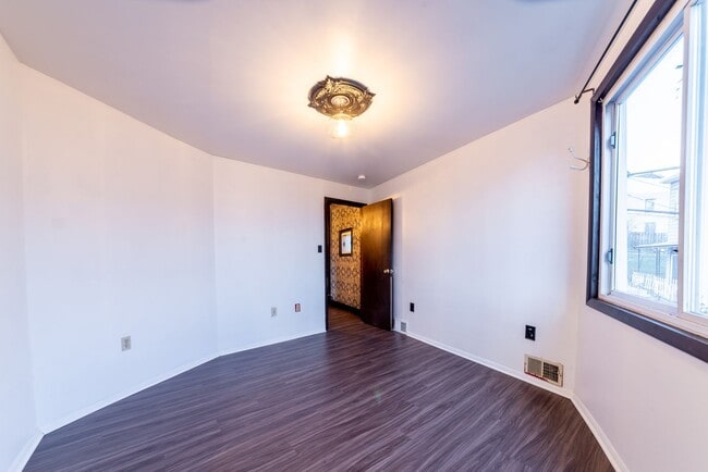 Building Photo - 952 Freeland St