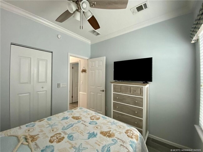 Building Photo - 142 NE Coastal Dr