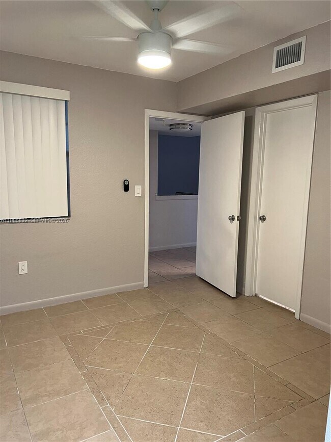 Building Photo - 2881 N Oakland Forest Dr