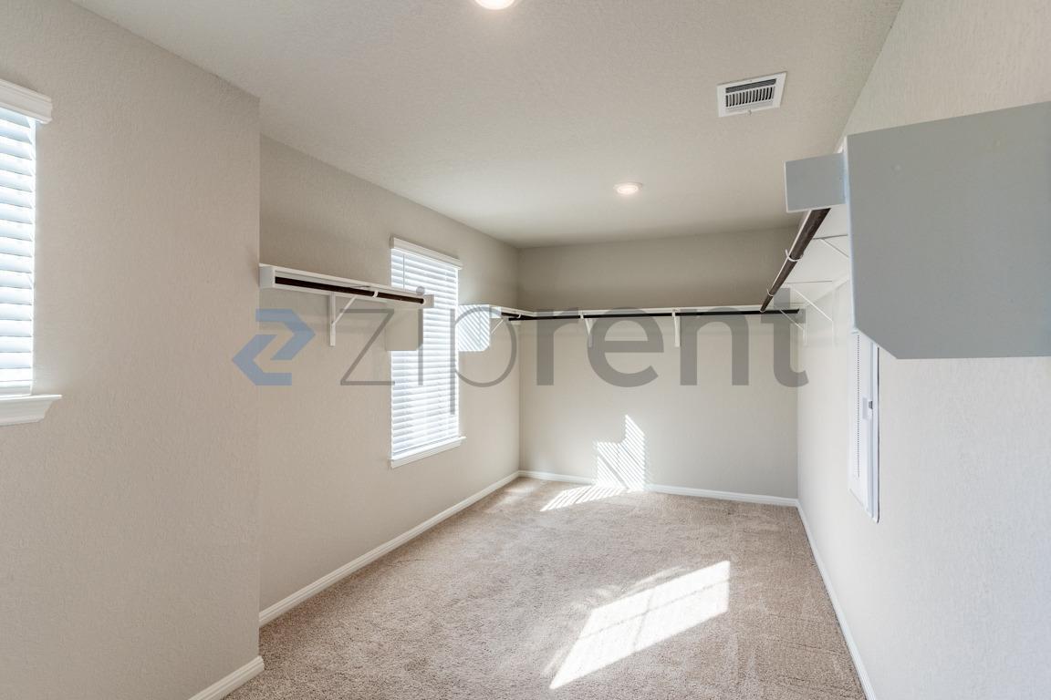 Building Photo - Unit