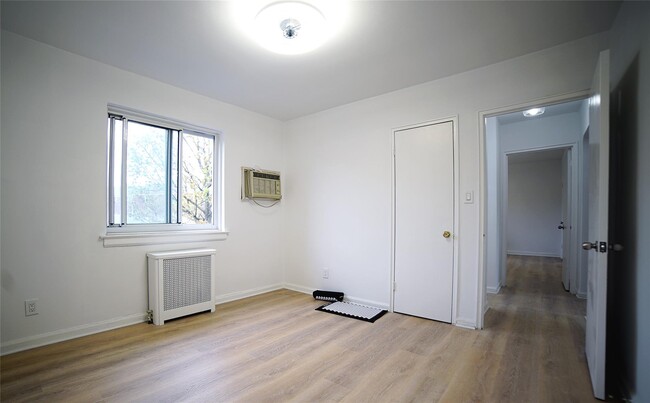 Building Photo - 72-19 Little Neck Pkwy