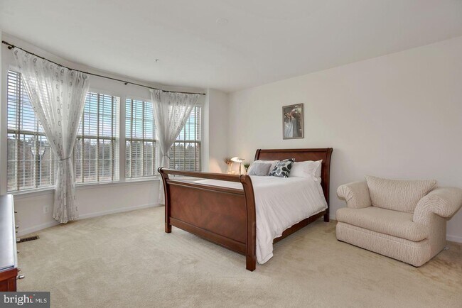 Building Photo - 43881 Centergate Dr