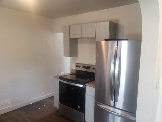 Building Photo - 2105 E Willamette Ave