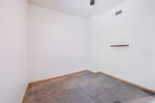 Building Photo - 925 Dunlap St