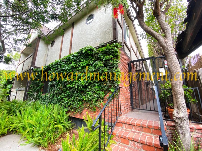 Building Photo - Spacious Townhouse condo with central A/C,...