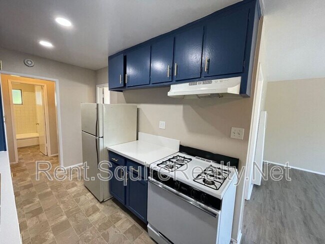 Building Photo - 414 N San Gabriel Ave