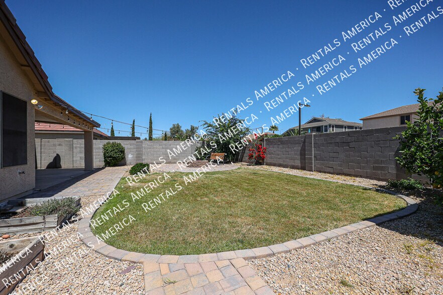 Building Photo - 6671 S Danielson Way