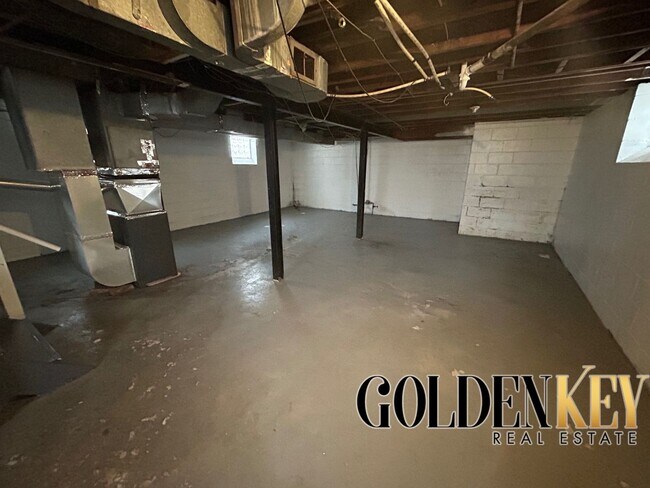 Building Photo - Updated large 3 bed/1.5 bath Westside Home!