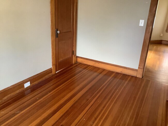 Building Photo - Beautifully maintained two-family house