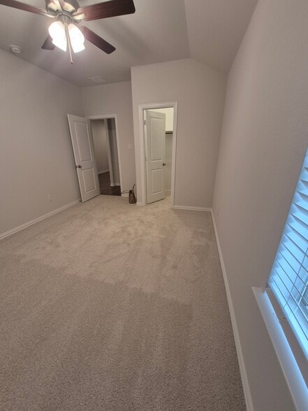 Building Photo - 3041 Hollybrook Ln