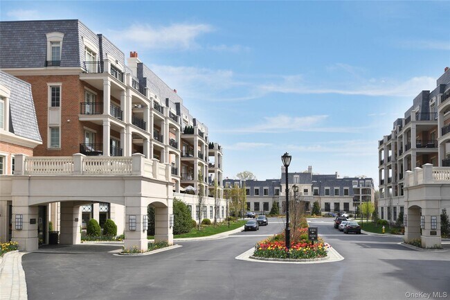 Building Photo - 5000 Royal Ct