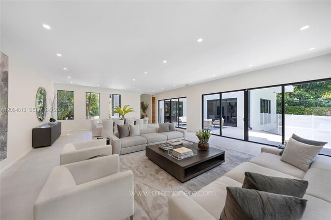 Building Photo - 3900 Douglas Rd