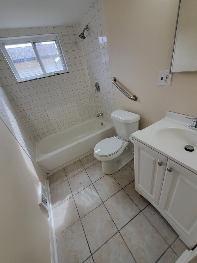Building Photo - Updated 3 Bedroom Ranch w/ Tiled Flooring ...