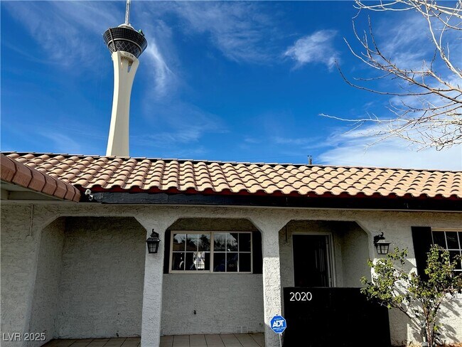 Building Photo - 2020 Santa Paula Dr
