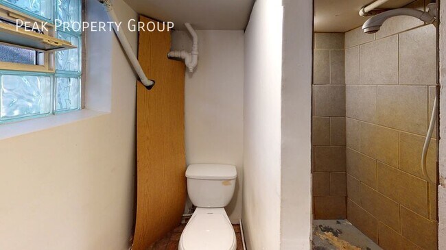 Building Photo - 2535 Vestry Ave
