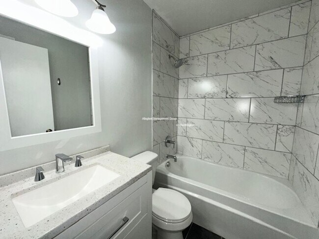 Building Photo - 564 Eagle Ct