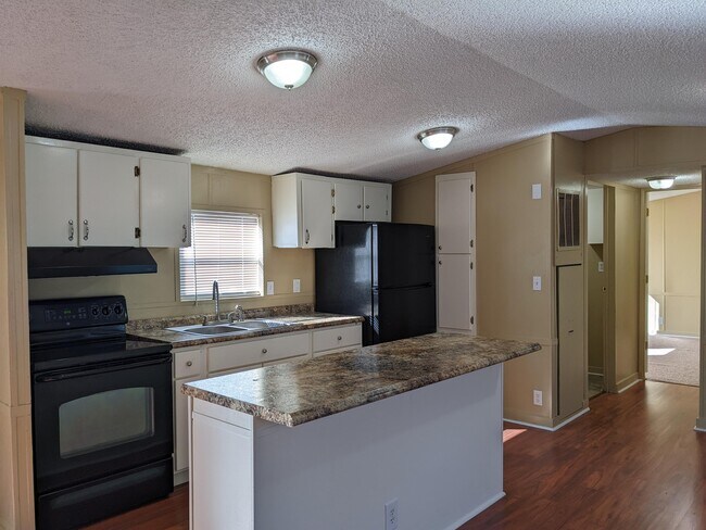 Building Photo - 903 Scott Dr