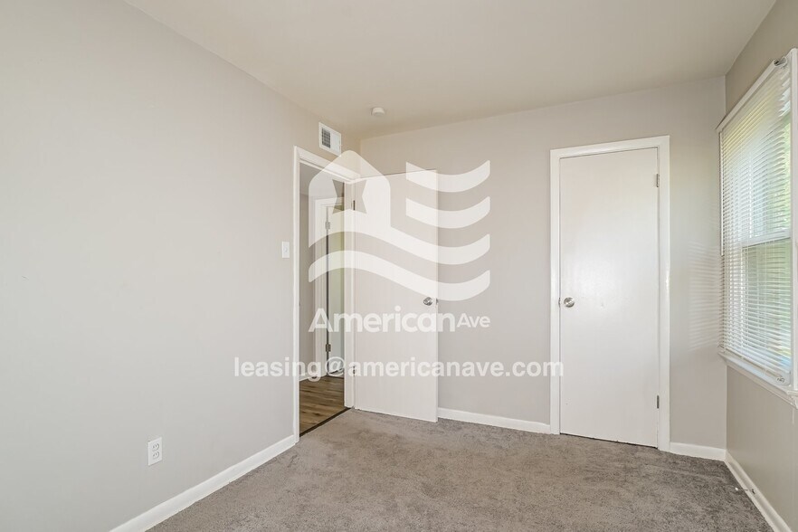 Building Photo - 9101 Bel Cour Dr