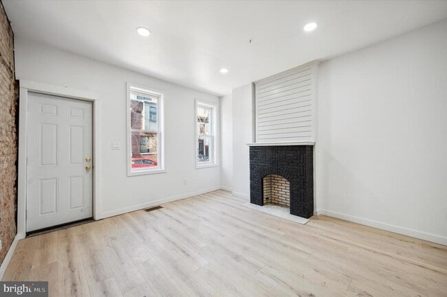 Building Photo - 1853 Tulip St