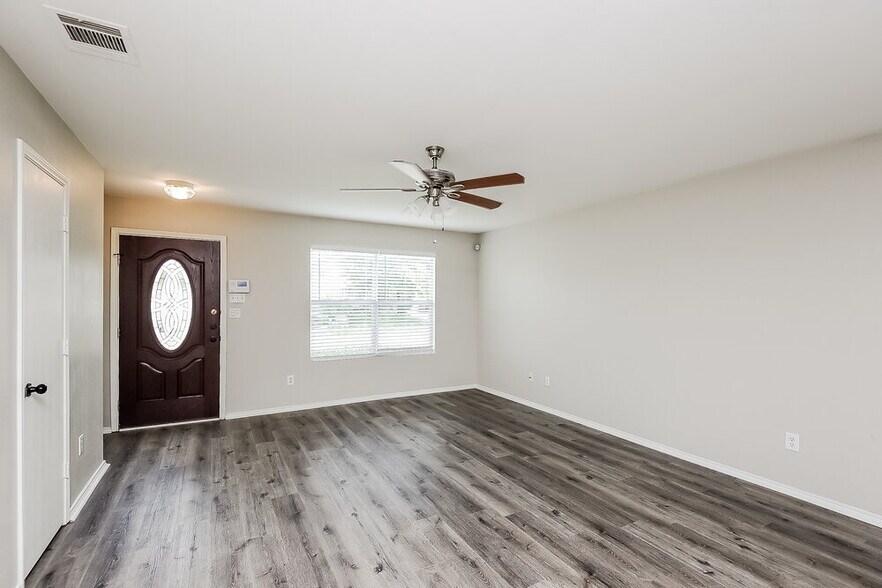 Building Photo - 6217 Winnebago Ct