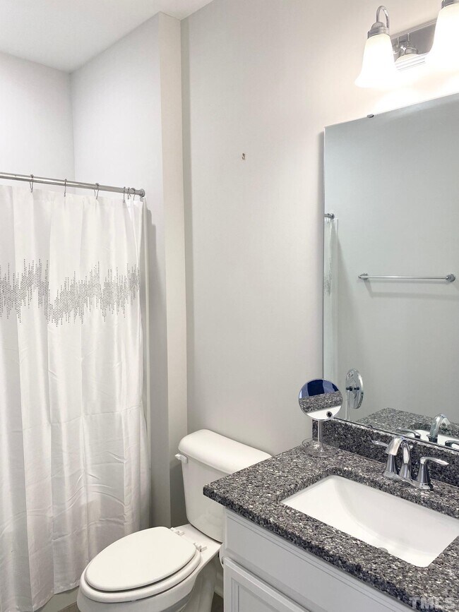 Building Photo - 1046 Commack Dr