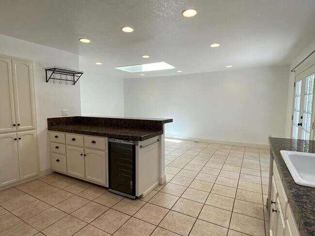 Building Photo - 3 Bedroom Home in East Santa Rosa