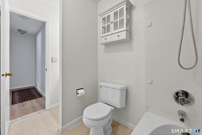 Building Photo - 155 Cottonwood Rd