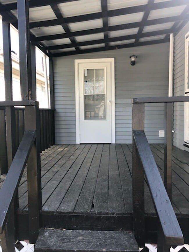 Building Photo - Nice 3 Bedroom One Bath Home in South Louisville