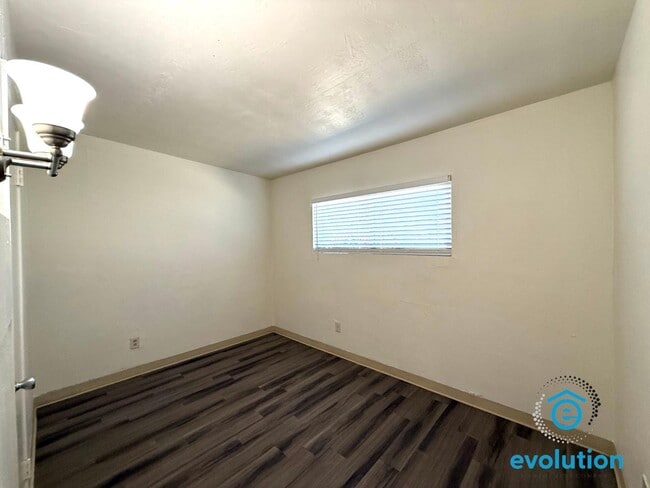 Building Photo - 10323 Park Ave