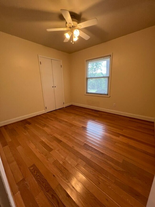 Building Photo - 223 S Lk Dr