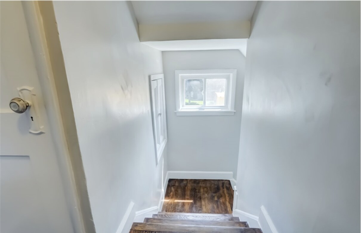 Building Photo - 138 Cherry Rd