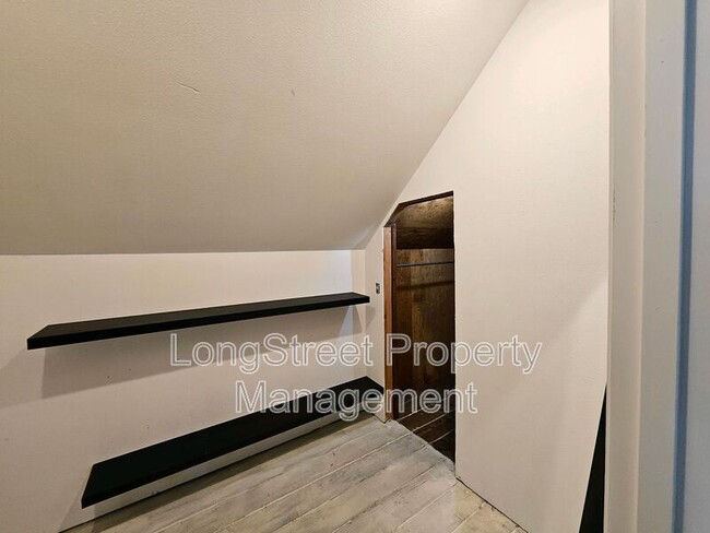 Building Photo - 224 N Russet St